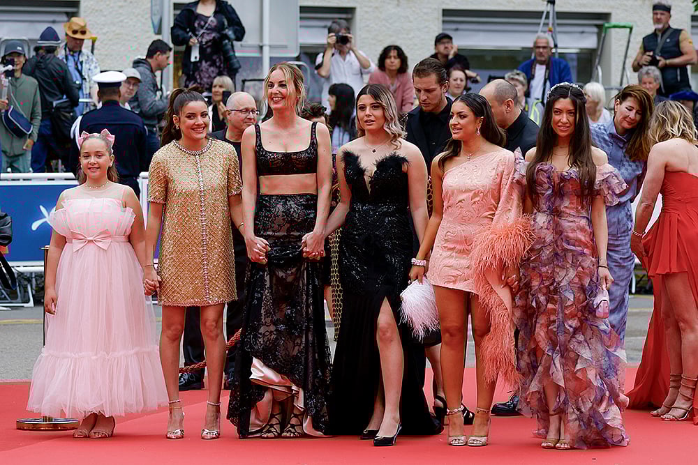 Ashley Romano, Malou Khebizi, Agathe Riedinger, Kilia Fernane, Lea Gorla And Alexandra Noisier